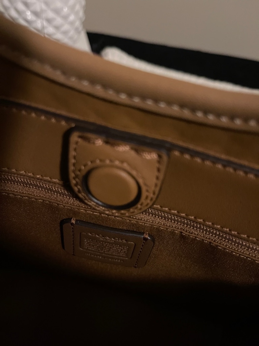 NWOT..Coach Hanna Bucket Bag - Picture 6 of 6